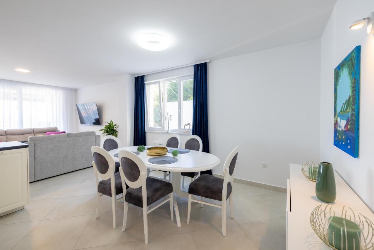 Villa Smaragd - Lapis - Luxury Apartment With Shared Pool Makarska Exterior foto